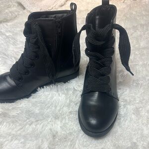 Le Chateau boots, brand new.